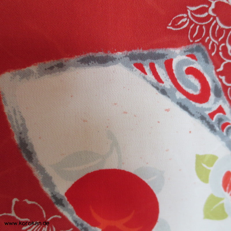 Fächer auf rotem Grund Seidentaft Komon Kimono
