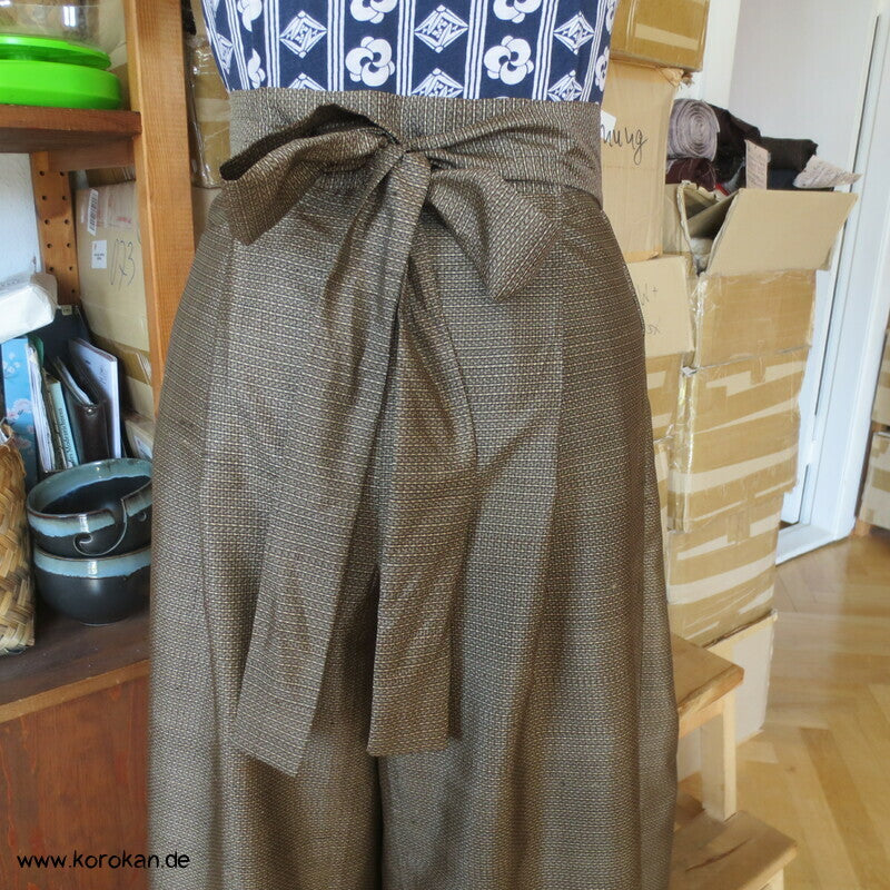Hakama artige Hose, Kasuri Tsumugi Seide