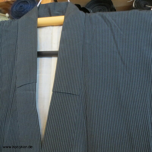 gestreifter Tsumugi Seiden Crepe Kimono