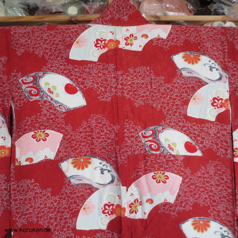Fächer auf rotem Grund Seidentaft Komon Kimono