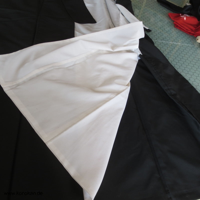 Kraniche gestickt in Gold und Silber Tomesode Kimono