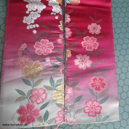 Blumen Uchikake Araihari Seidenbrokat Stoffrest