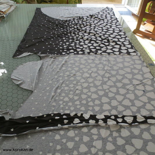 Herzen im Größenverlauf Viscose Jersey Stoffrest