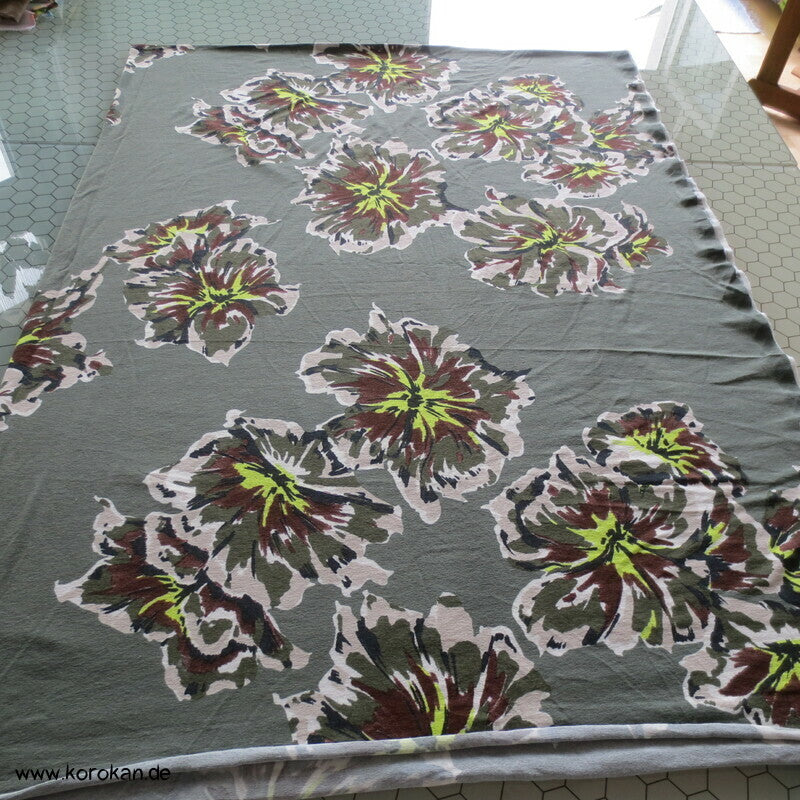 abstrakte Pfingstrosen in oliv Viscose Jersey