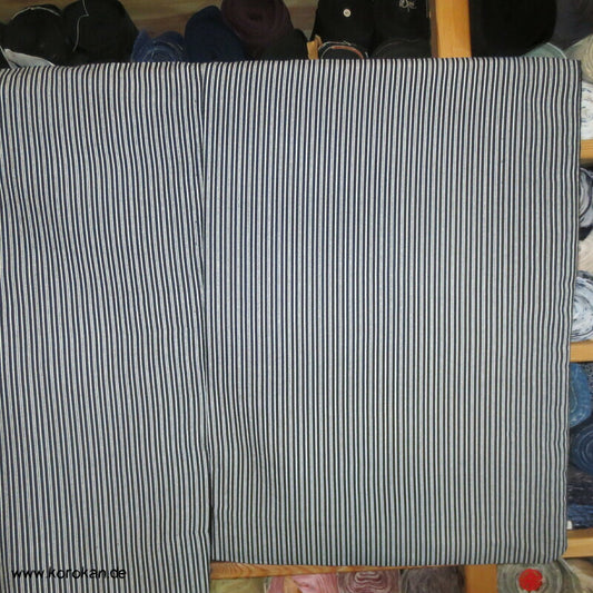 feine weiße Streifen in schwarz Alltagskimono