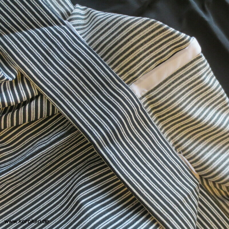 feine weiße Streifen in schwarz Alltagskimono