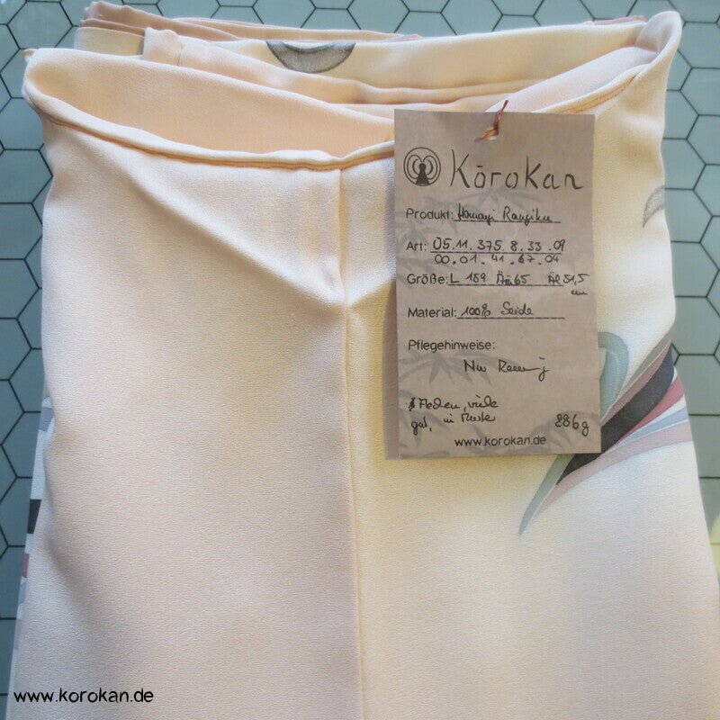 Rangiku Chrysantheme Homongi Kimono, blassrosa