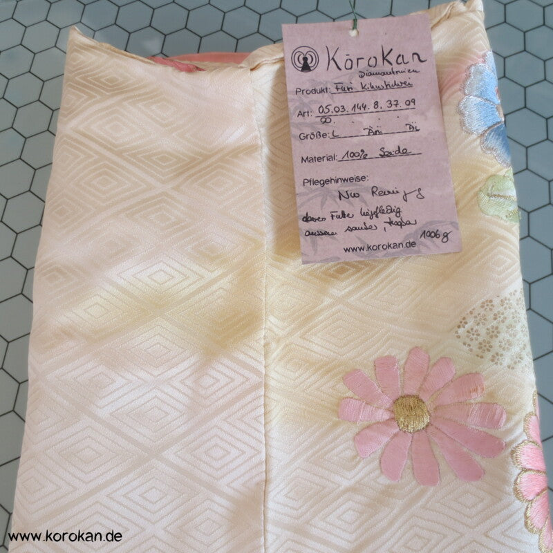Pastell Bokashi Seide mit Blumen Stickereien Seidendamast Furisode