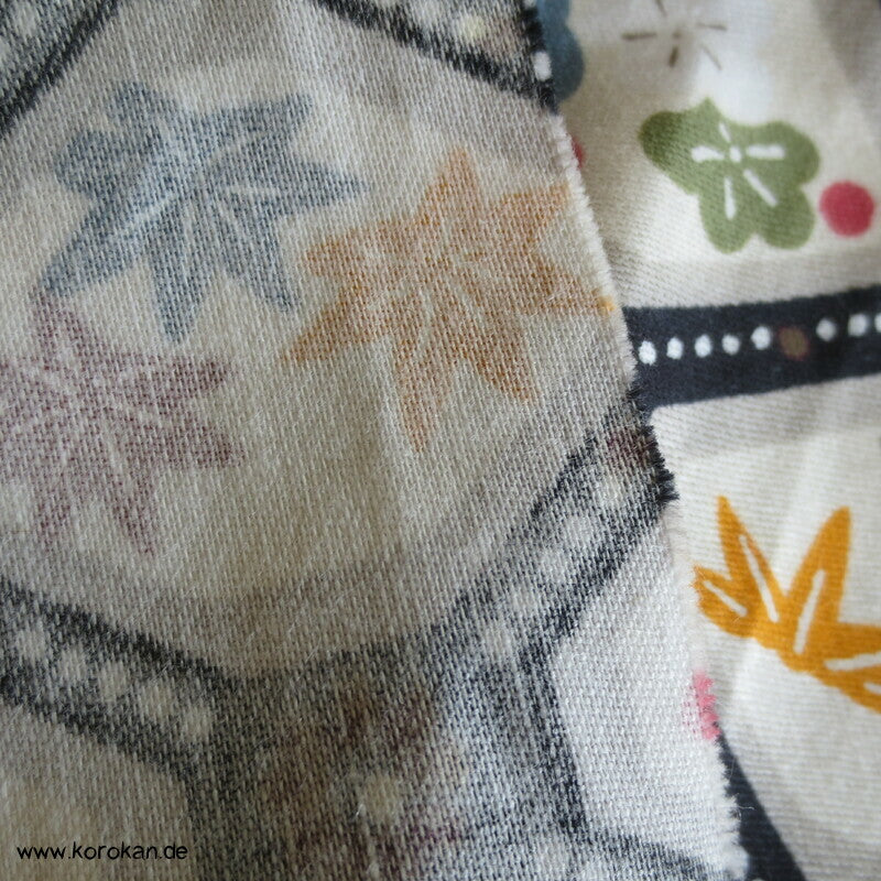Stoffrest Karoblüten - japanische Blüten in Gitterdruck