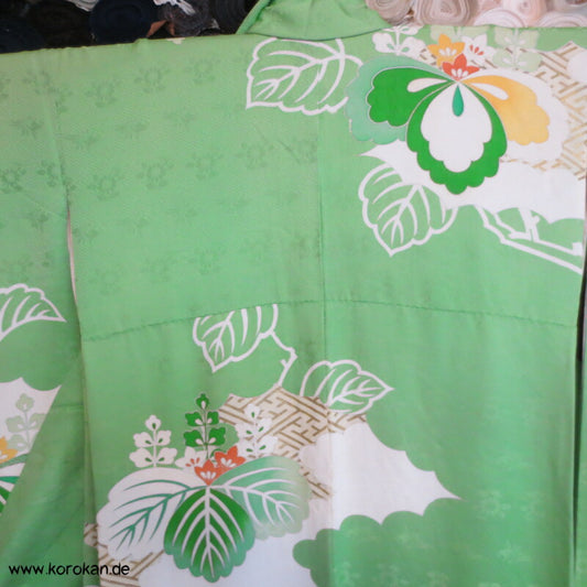 Paulownia auf Sayagata mit Golddruck und -stickerei Seidendamast Furisode Kimono