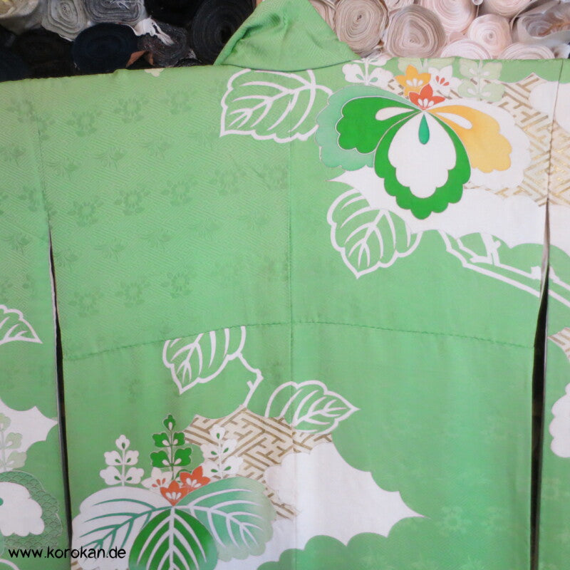 Paulownia auf Sayagata mit Golddruck und -stickerei Seidendamast Furisode Kimono