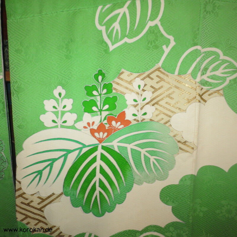 Paulownia auf Sayagata mit Golddruck und -stickerei Seidendamast Furisode Kimono