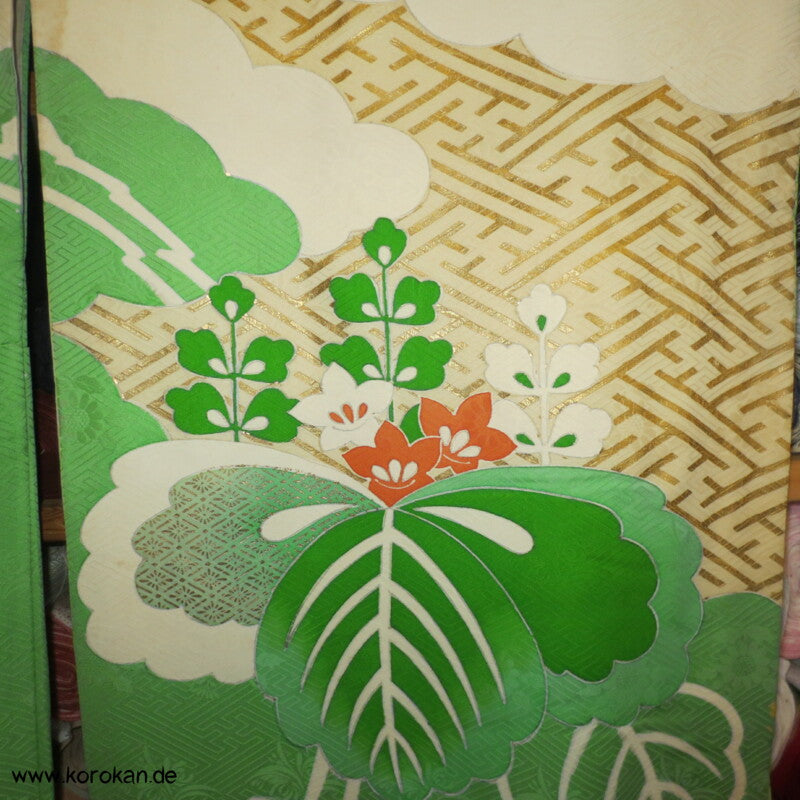 Paulownia auf Sayagata mit Golddruck und -stickerei Seidendamast Furisode Kimono