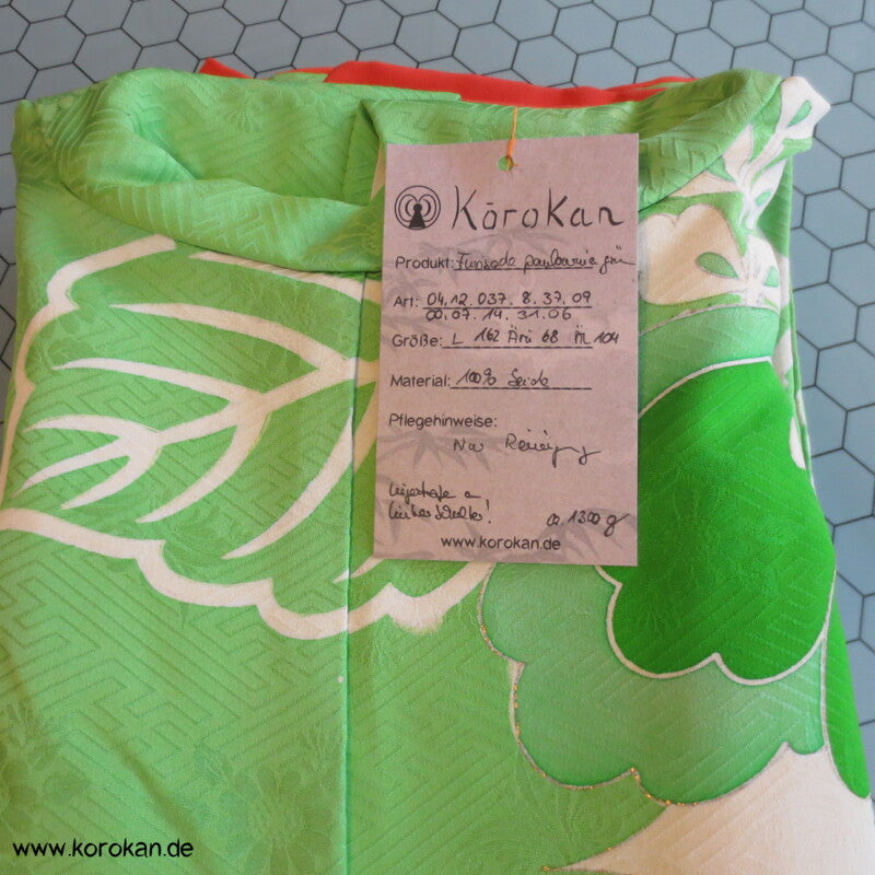 Paulownia auf Sayagata mit Golddruck und -stickerei Seidendamast Furisode Kimono