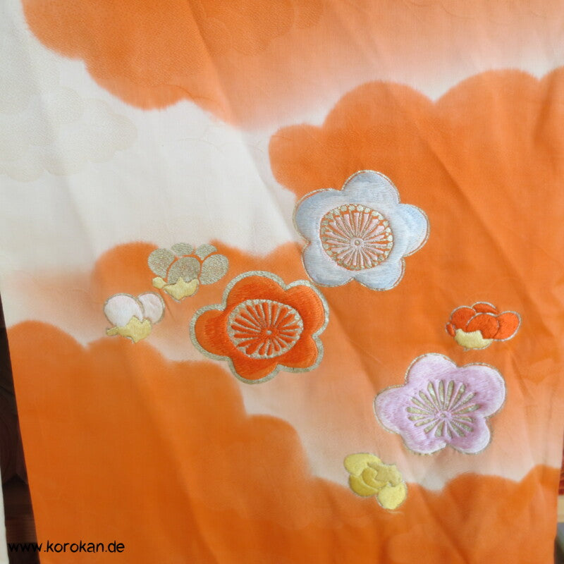 Fasan und Pflaumenblütenstickereien Furisode Seidendamast Kimono