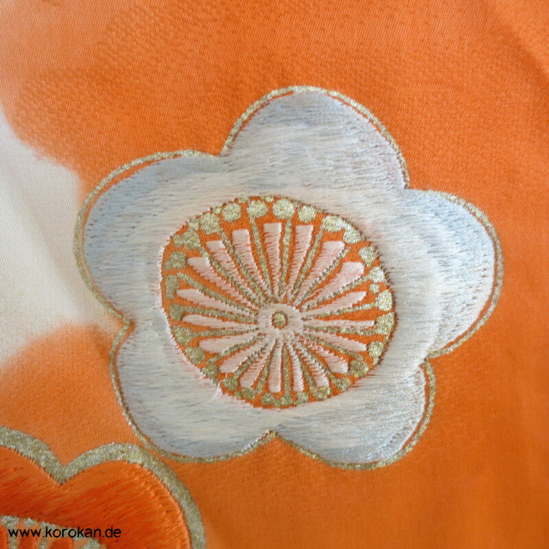Fasan und Pflaumenblütenstickereien Furisode Seidendamast Kimono
