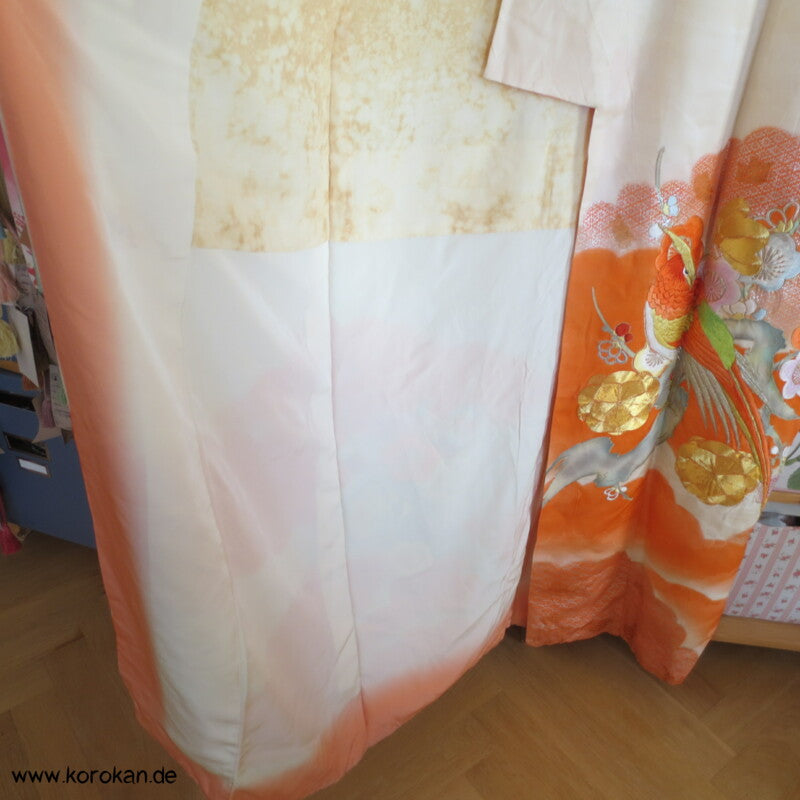Fasan und Pflaumenblütenstickereien Furisode Seidendamast Kimono
