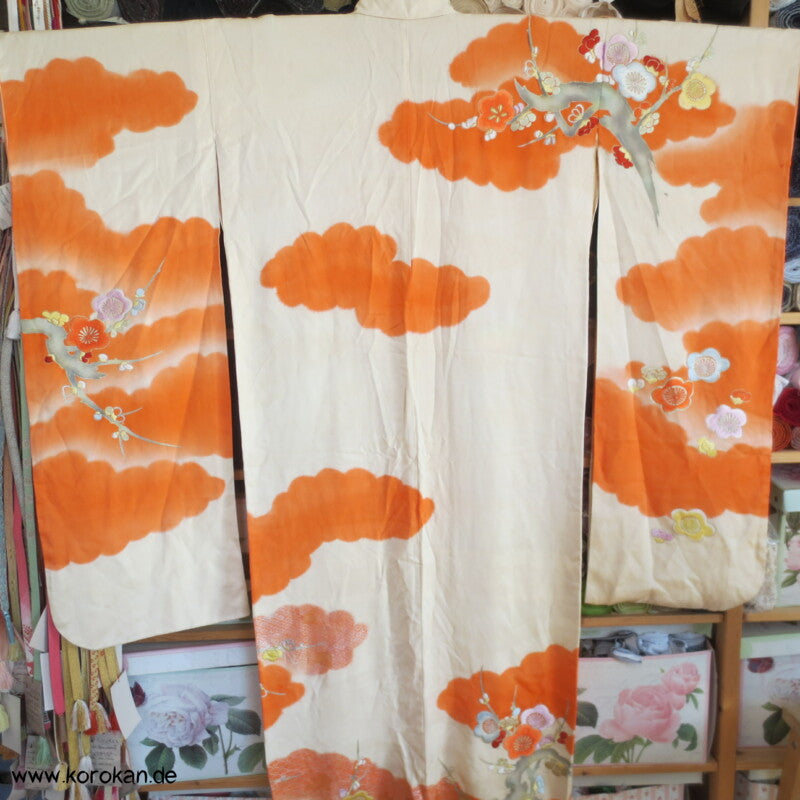 Fasan und Pflaumenblütenstickereien Furisode Seidendamast Kimono