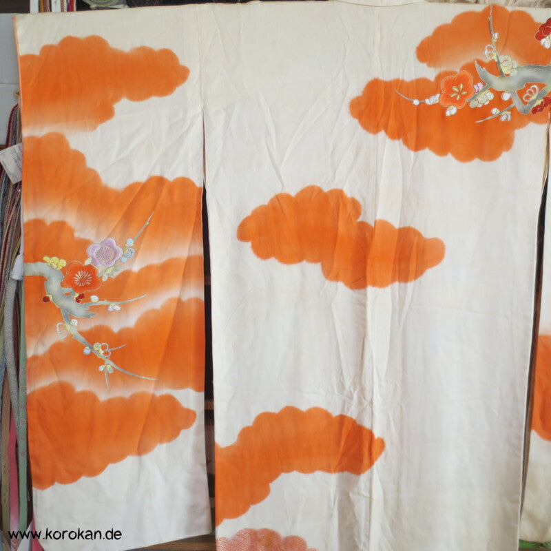 Fasan und Pflaumenblütenstickereien Furisode Seidendamast Kimono