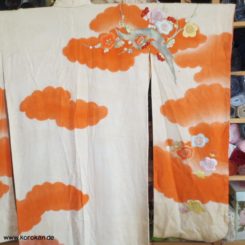 Fasan und Pflaumenblütenstickereien Furisode Seidendamast Kimono