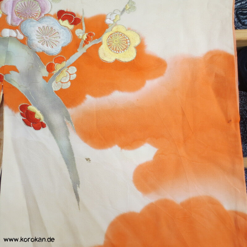 Fasan und Pflaumenblütenstickereien Furisode Seidendamast Kimono