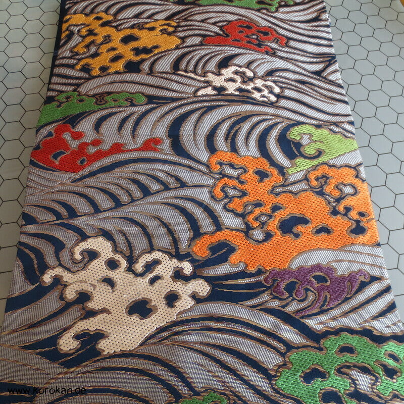 wilde bunte Wellen auf dunkelblau Nagoya Obi