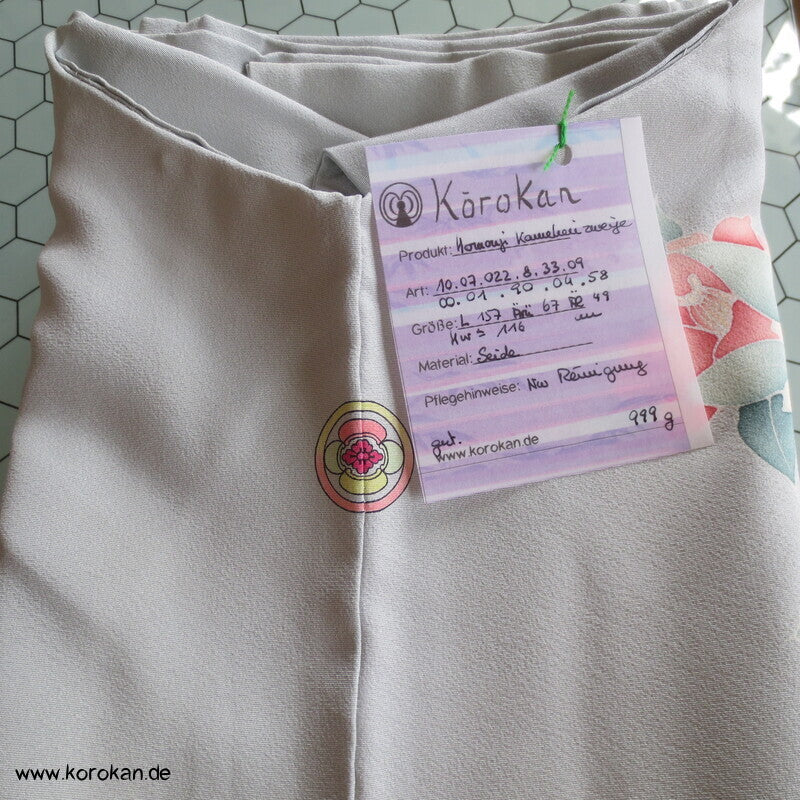 Homongi Kimono Seidencrepe hellblaugrau Kamelien