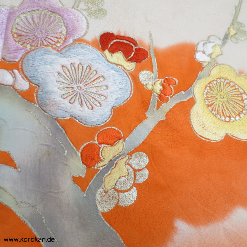 Fasan und Pflaumenblütenstickereien Furisode Seidendamast Kimono