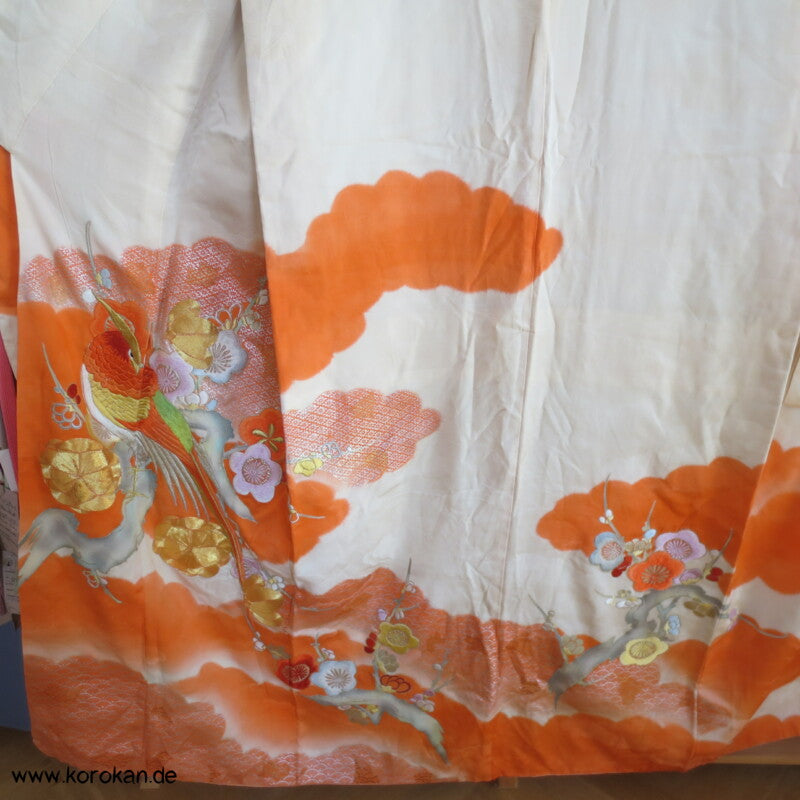 Fasan und Pflaumenblütenstickereien Furisode Seidendamast Kimono