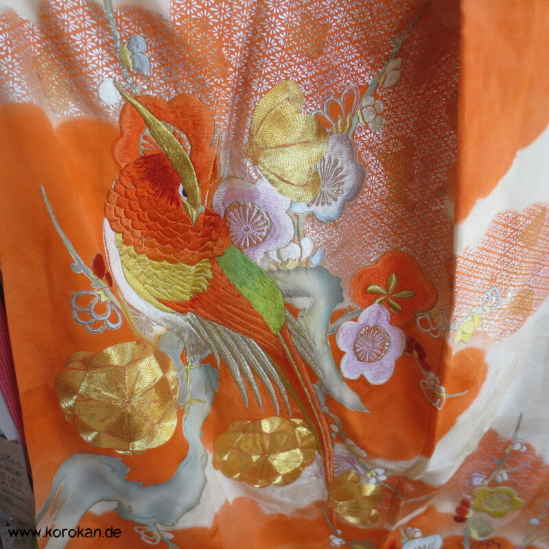 Fasan und Pflaumenblütenstickereien Furisode Seidendamast Kimono