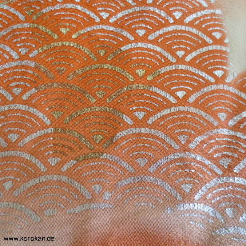 Fasan und Pflaumenblütenstickereien Furisode Seidendamast Kimono