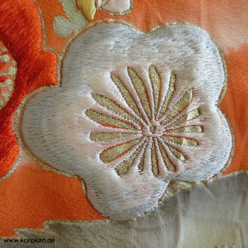 Fasan und Pflaumenblütenstickereien Furisode Seidendamast Kimono