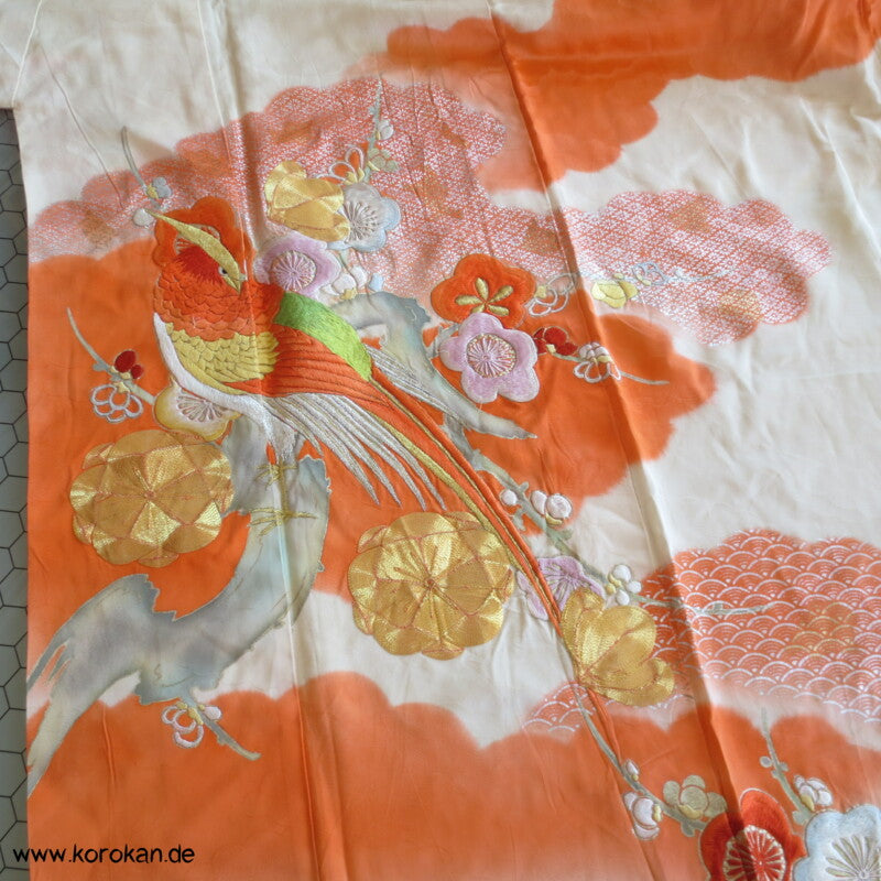 Fasan und Pflaumenblütenstickereien Furisode Seidendamast Kimono
