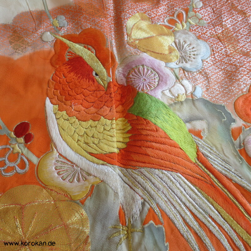 Fasan und Pflaumenblütenstickereien Furisode Seidendamast Kimono