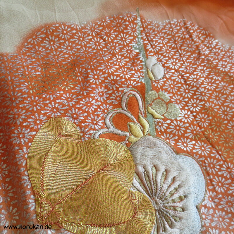 Fasan und Pflaumenblütenstickereien Furisode Seidendamast Kimono