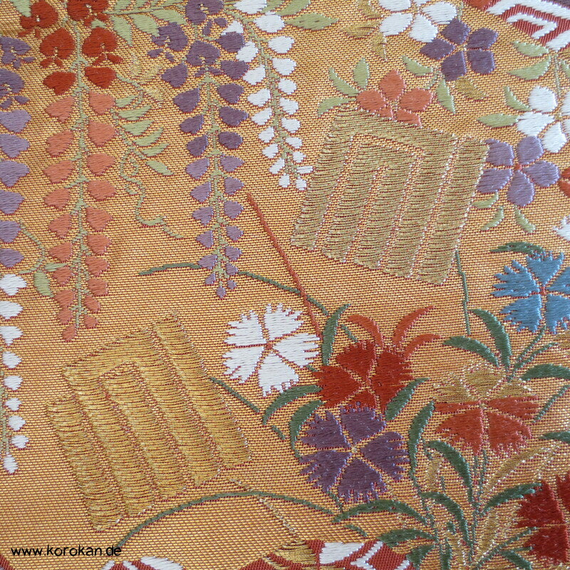 Wolken Blüten etc... Seidenbrokat Panel