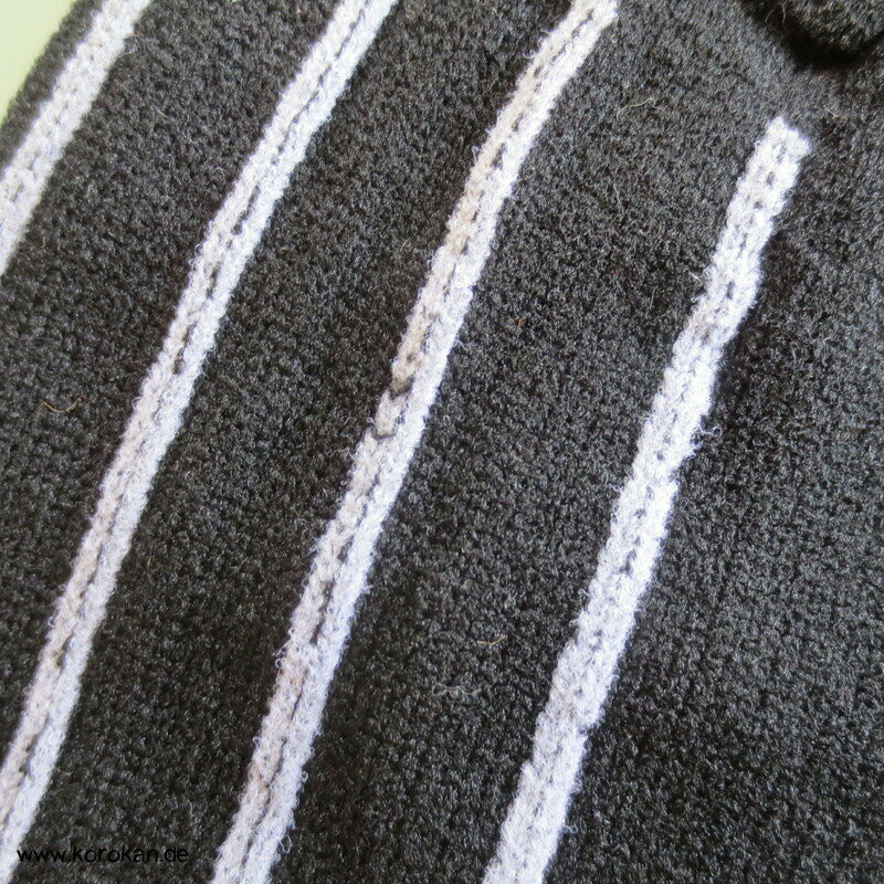 Socken schwarz mit weißen Streifen