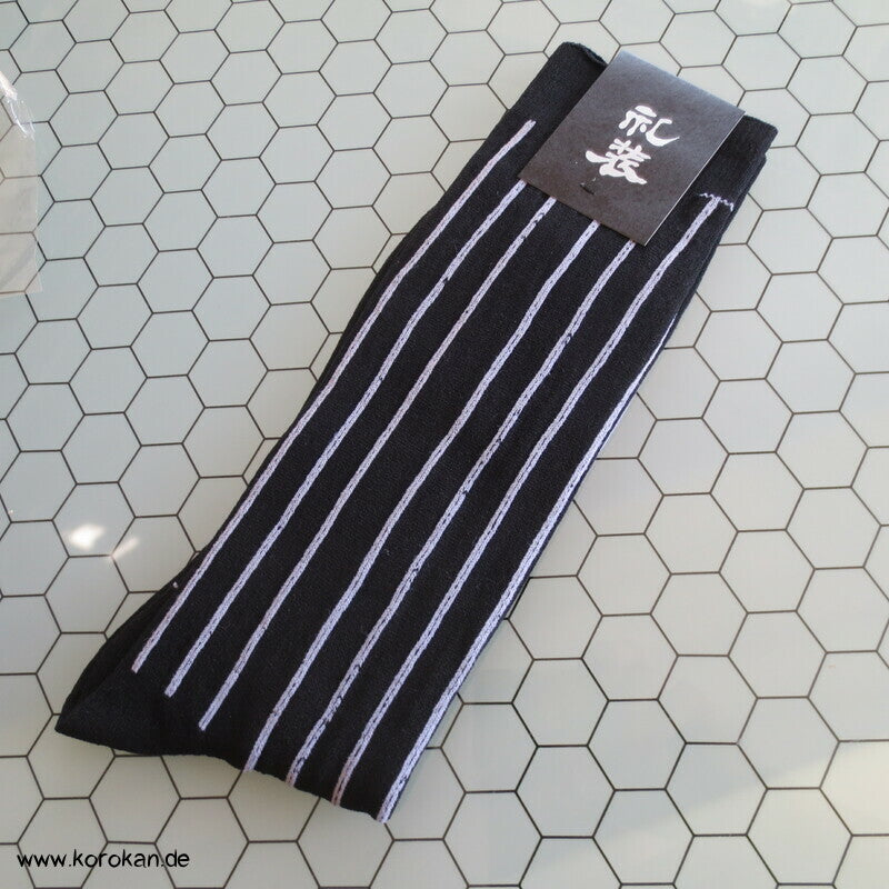 Socken schwarz mit weißen Streifen