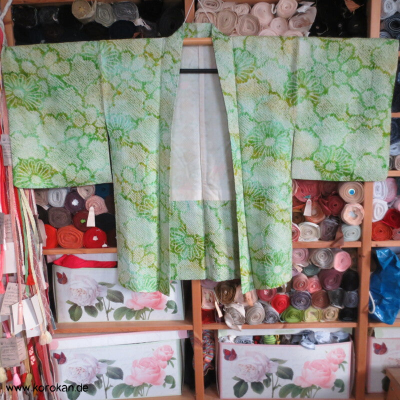 Full Shibori hellgrüne Blüten Seidendamast Haori Kimonojacke mit Himo