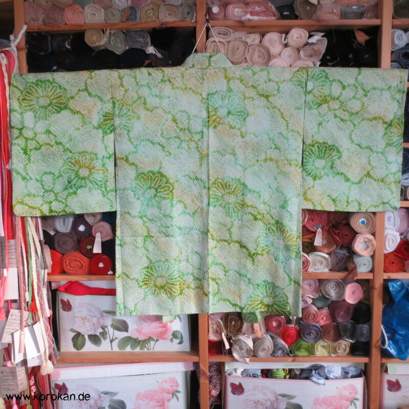Full Shibori hellgrüne Blüten Seidendamast Haori Kimonojacke mit Himo
