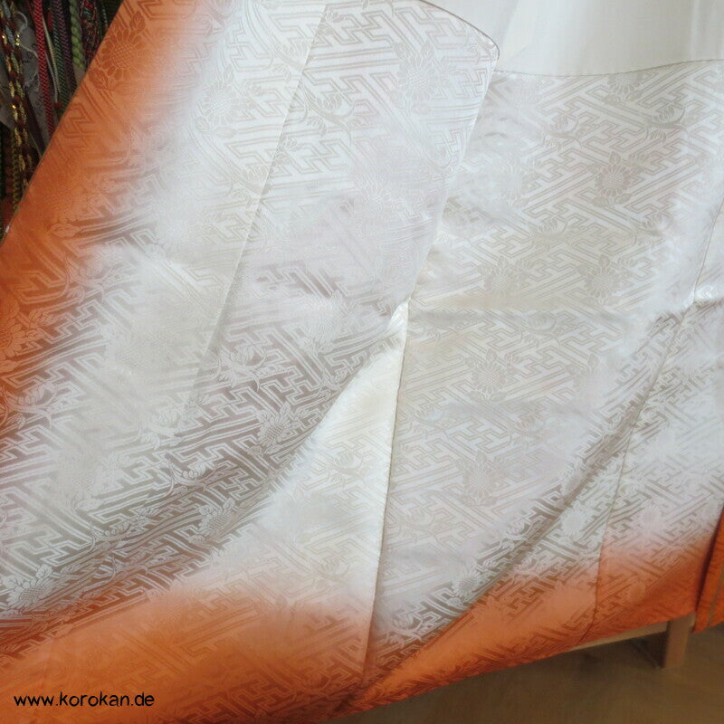 Furisode Kimono Seidendamast Schmetterlings Mon vor Bambus mit viel Gold
