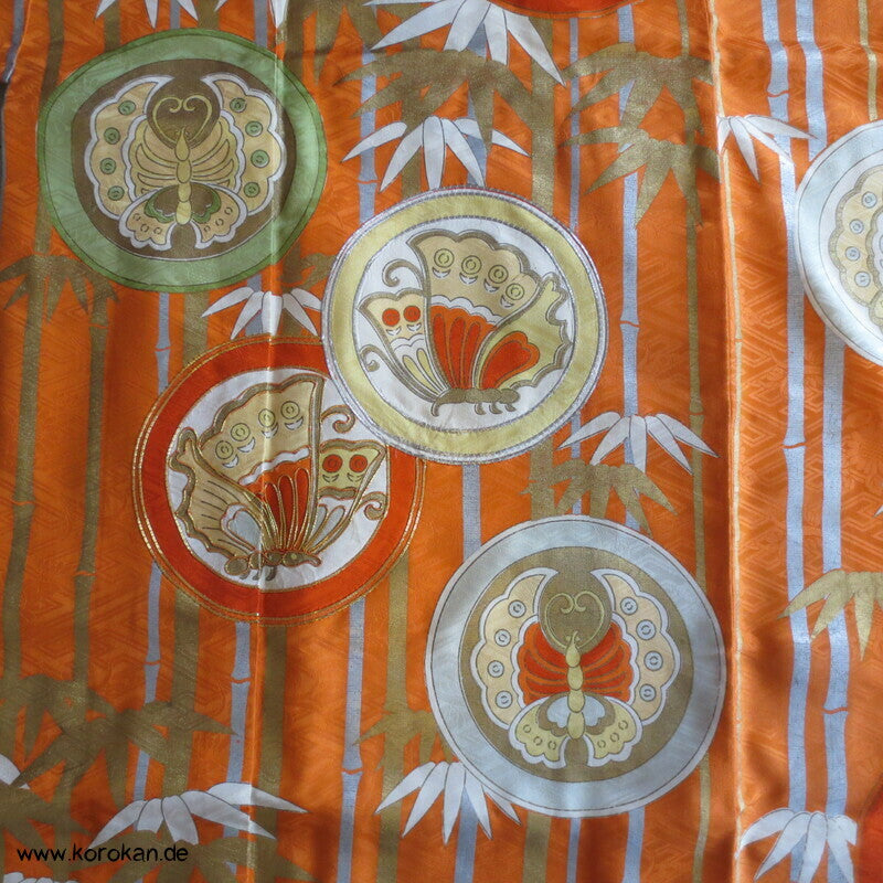 Furisode Kimono Seidendamast Schmetterlings Mon vor Bambus mit viel Gold
