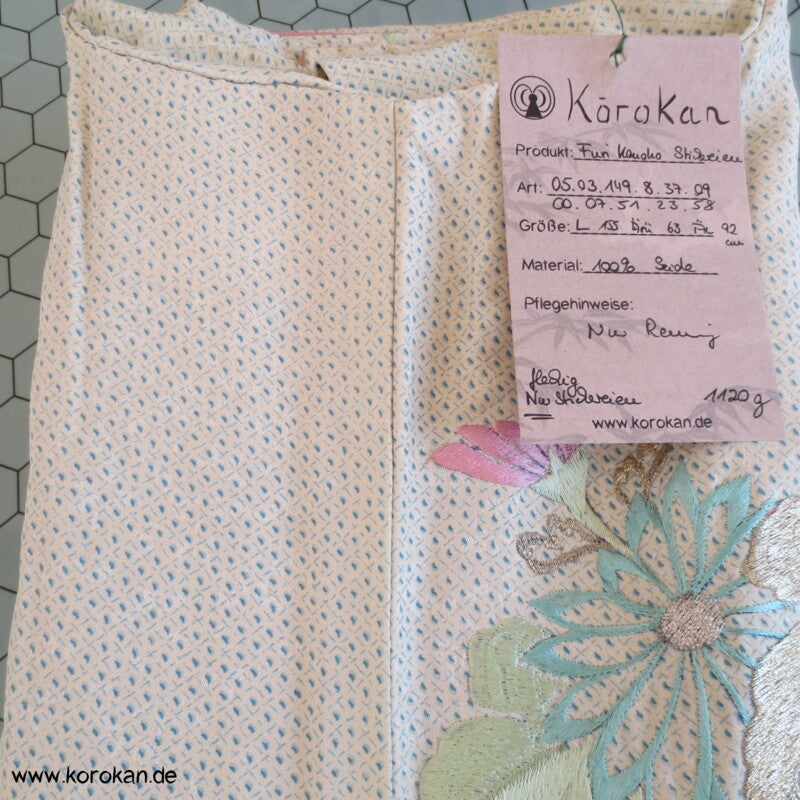 hellblauer Kanoko Druck, Stickereien Furisode Seiden Kimono