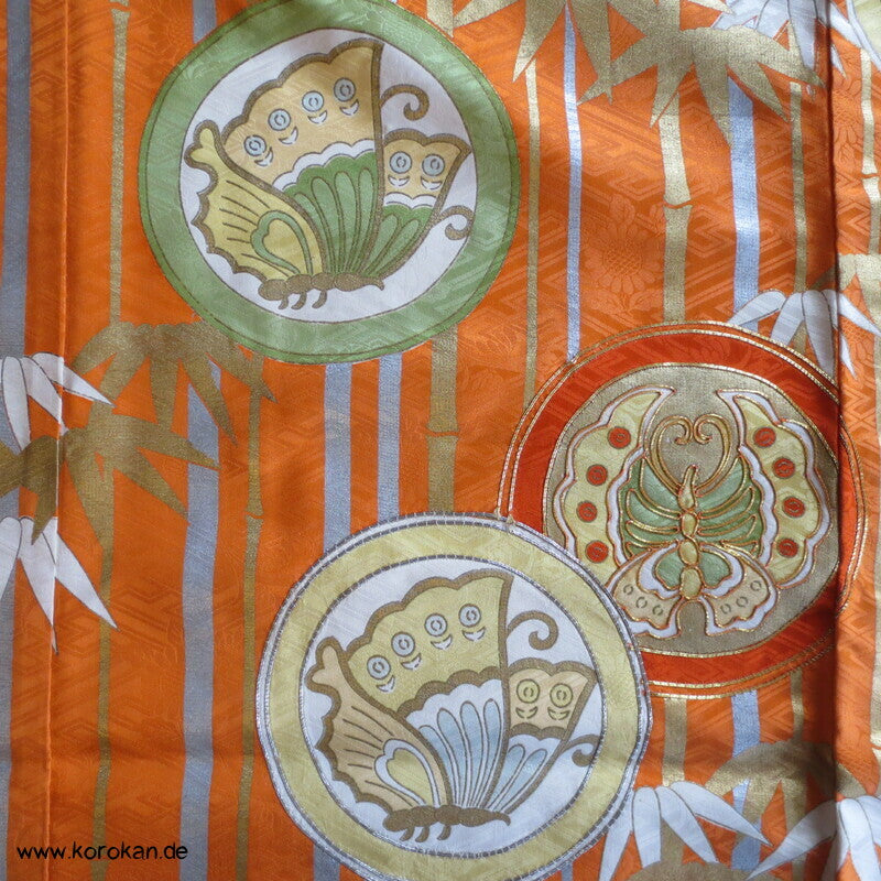 Furisode Kimono Seidendamast Schmetterlings Mon vor Bambus mit viel Gold