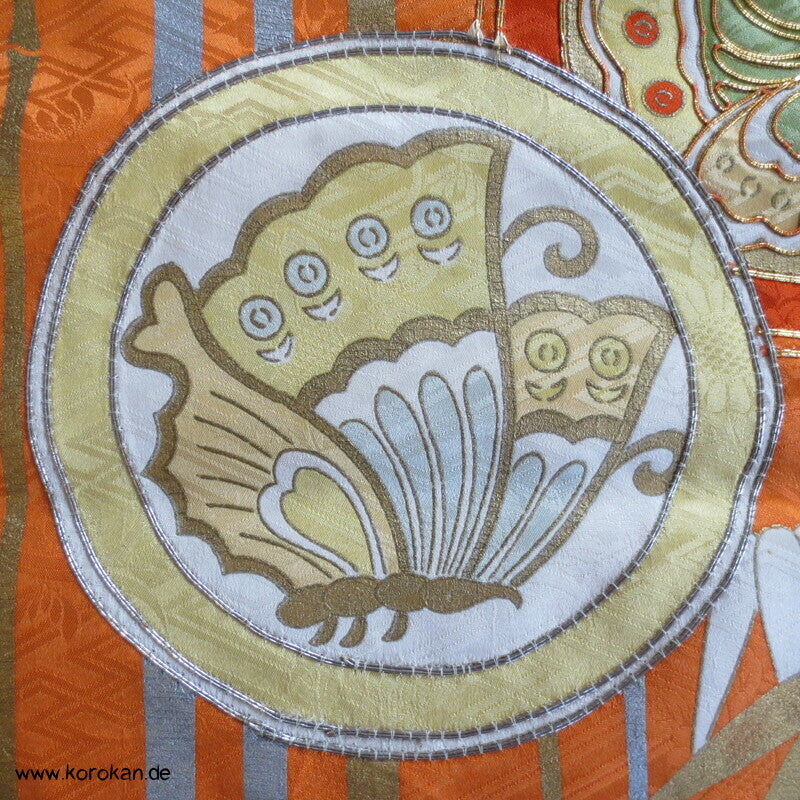 Furisode Kimono Seidendamast Schmetterlings Mon vor Bambus mit viel Gold