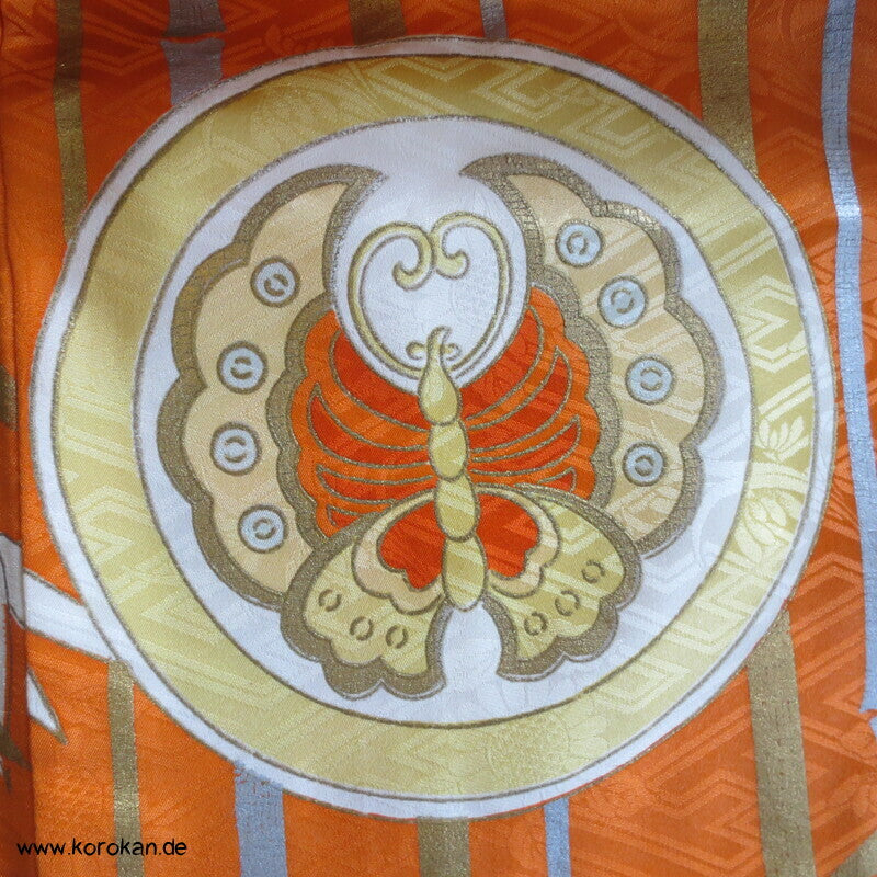 Furisode Kimono Seidendamast Schmetterlings Mon vor Bambus mit viel Gold