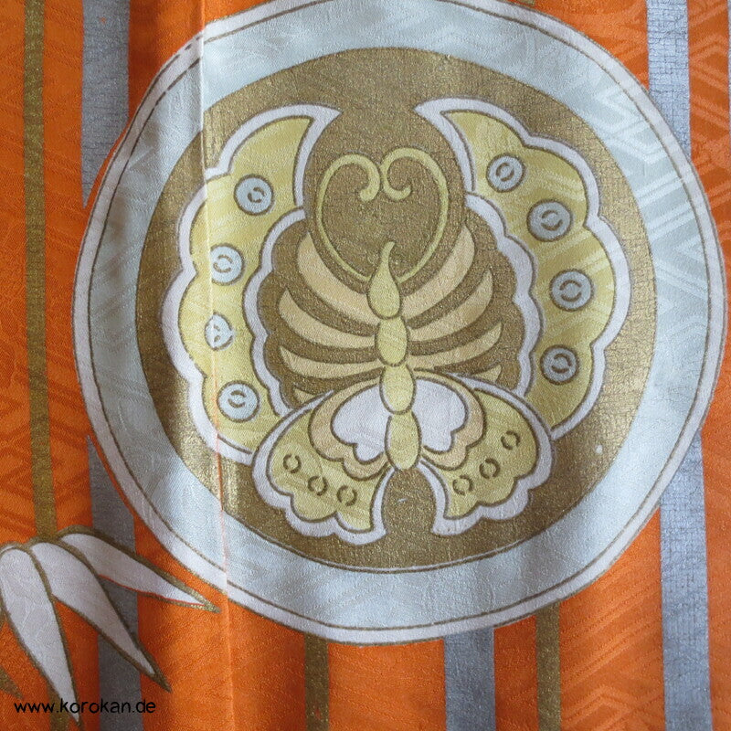 Furisode Kimono Seidendamast Schmetterlings Mon vor Bambus mit viel Gold