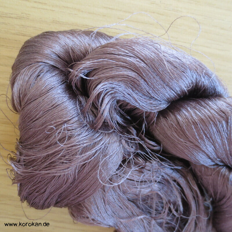 rötliches mauve Seidengarn zum Weben aus japanischer Obi Werkstatt