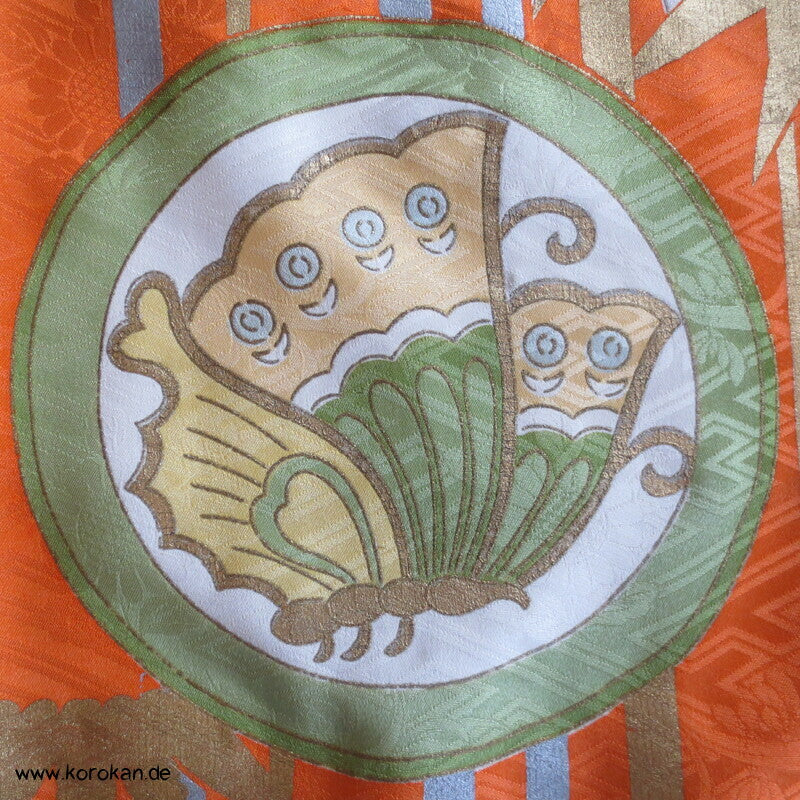 Furisode Kimono Seidendamast Schmetterlings Mon vor Bambus mit viel Gold