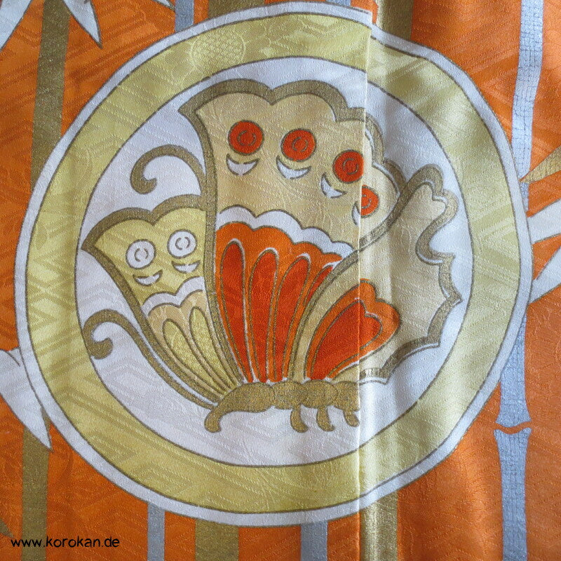 Furisode Kimono Seidendamast Schmetterlings Mon vor Bambus mit viel Gold